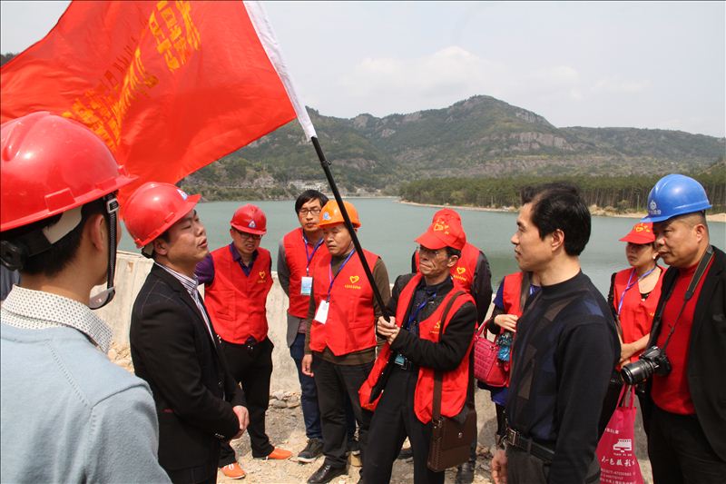 2014年3月25日杨建南带领志愿者前往楠溪江水源地开展监督活动.JPG