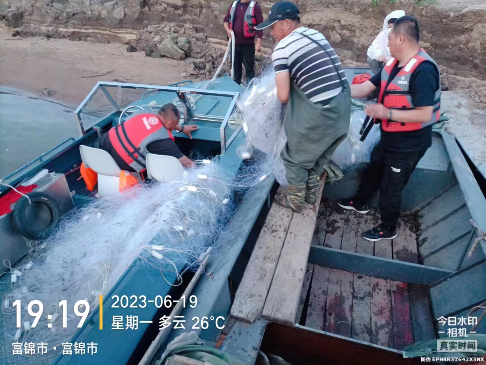 松花江禁渔期，富锦市渔政部门已积极开展行动1.jpg