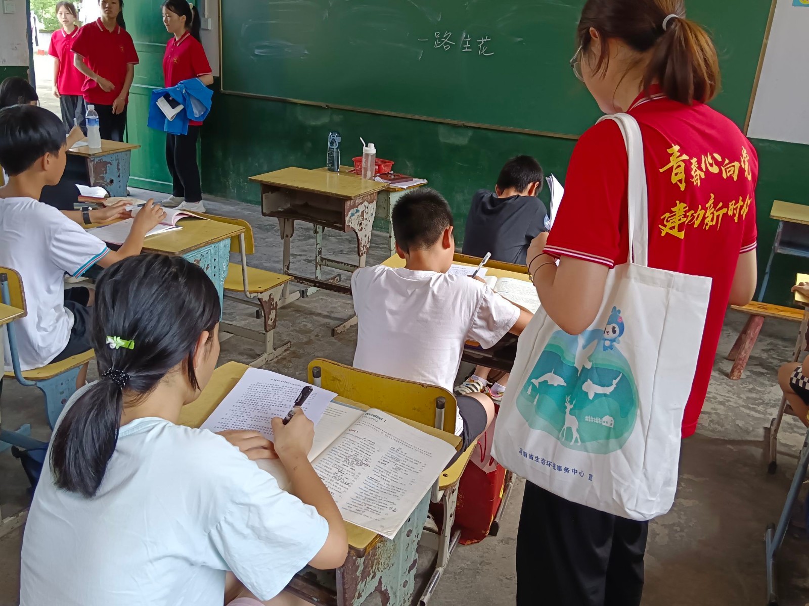 绿大团队湖南文理学院护鸟营暑期“三下乡”活动2.jpg