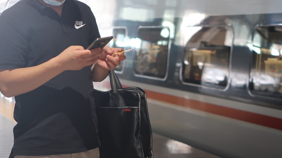 南宁往返北京两列车“被动吸烟”情况严重1·.jpg